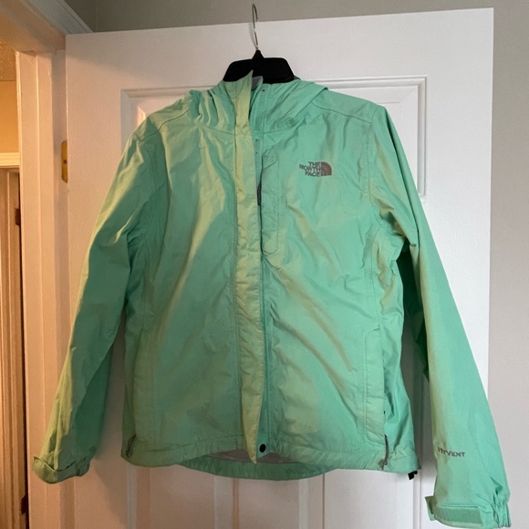North face Women’s Rain Jacket - Picture 1 of 4